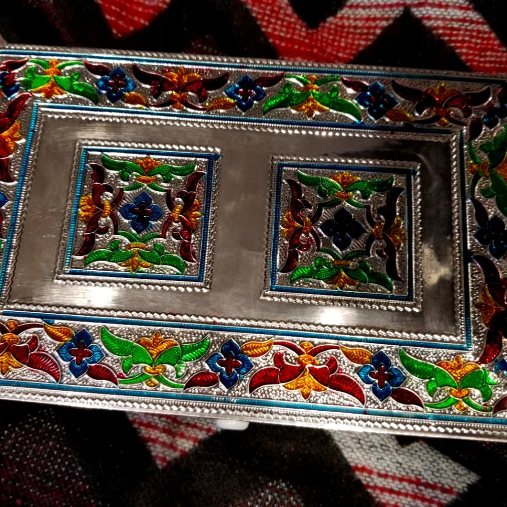 - Decorative Aluminum Rings Jewelry Box 2 Squares in center